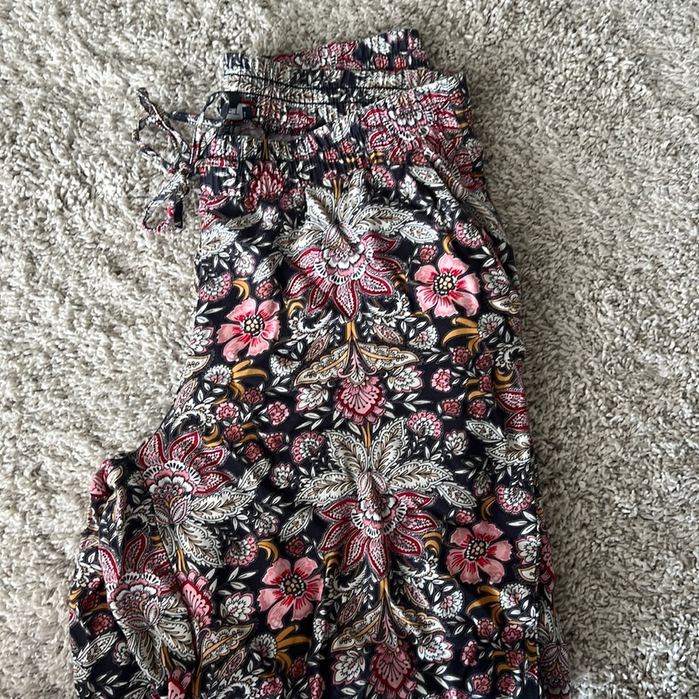 Loft Floral Pants, grey background